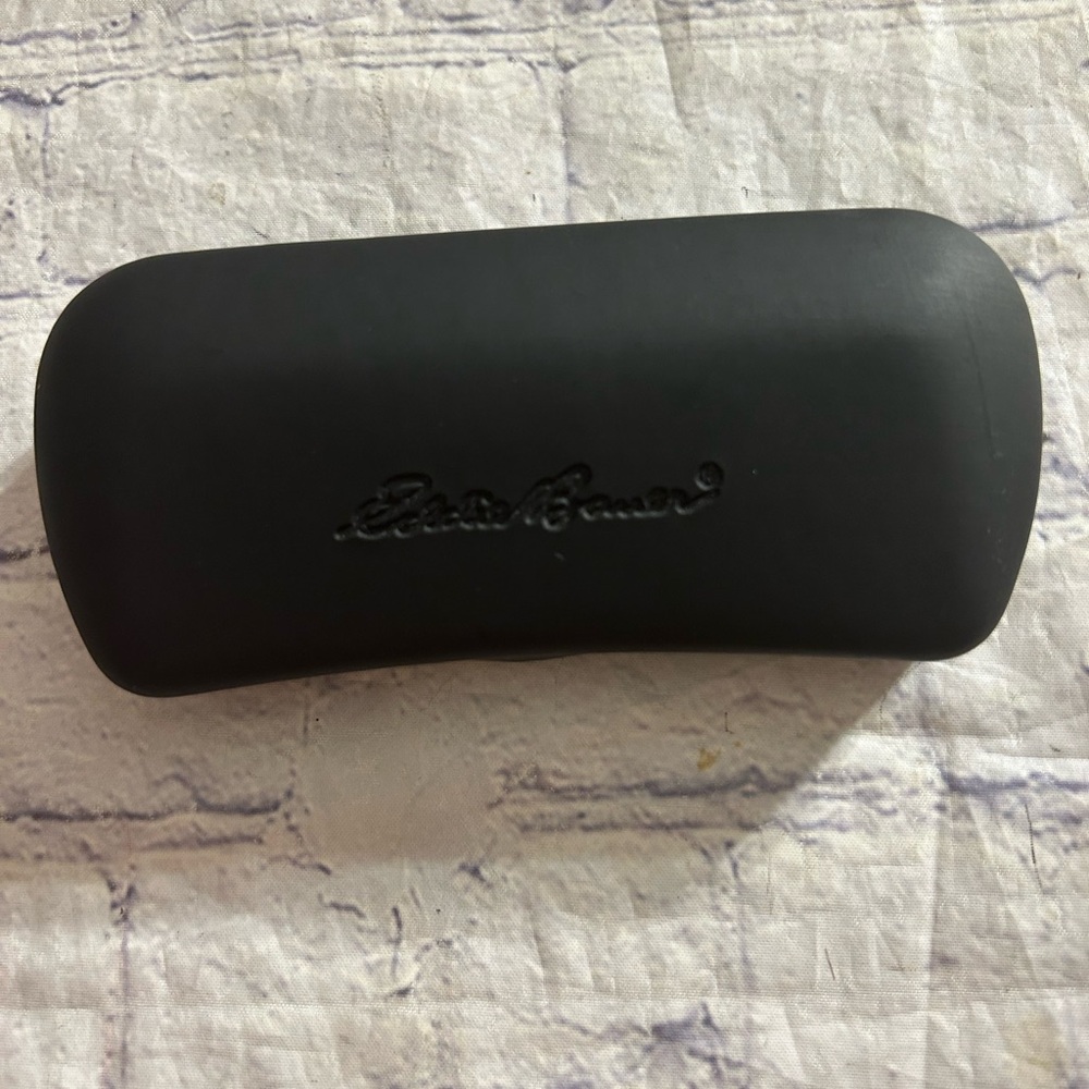 EDDIE BAUER BLACK HARDSHELL SNAP CLOSE LINED EYEGLASS CASE